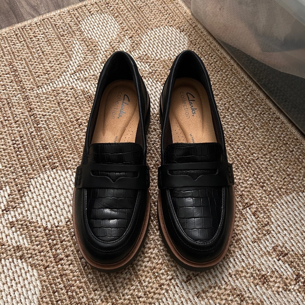 Clarks Women's Westlynn Ayla Black Loafers in Black Leather
